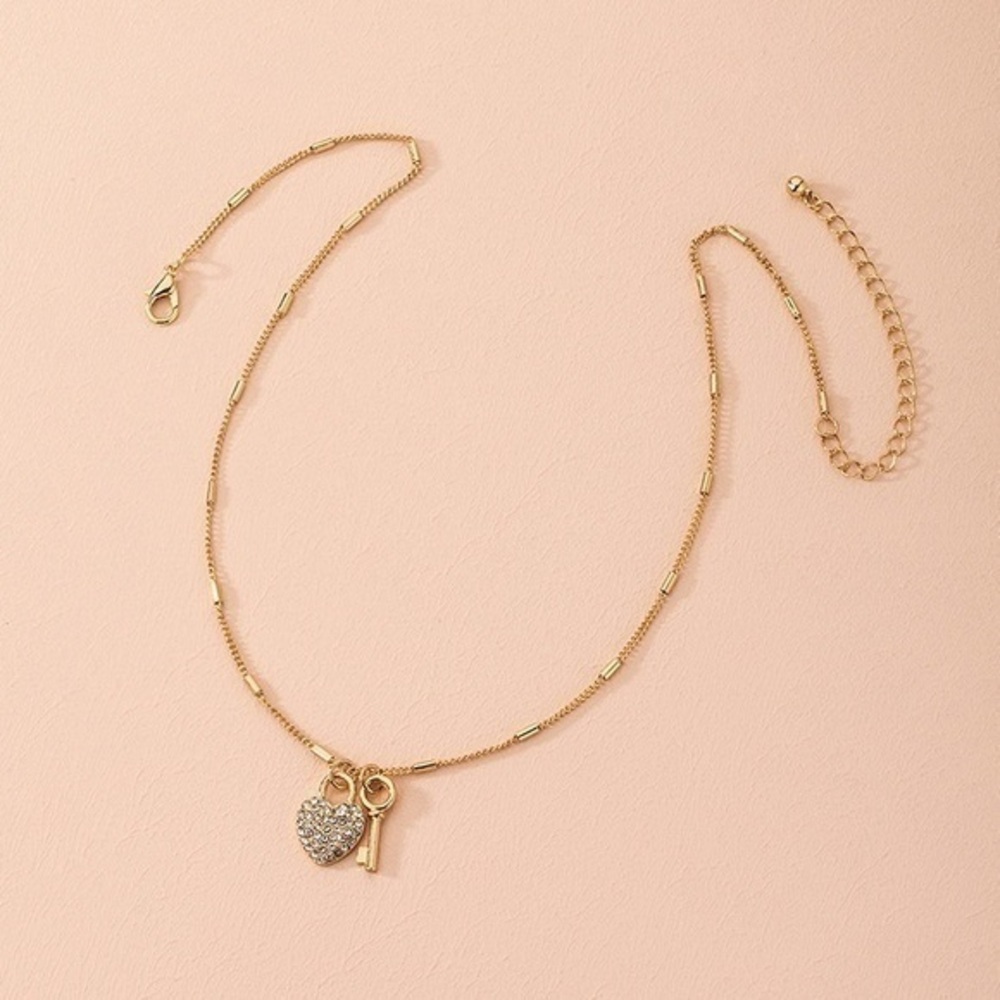 3/$30 💛 Rhinestone Lock and Key Necklace